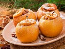 Рецепта Пълнени печени ябълки със сушени плодове, мед, ром и орехи